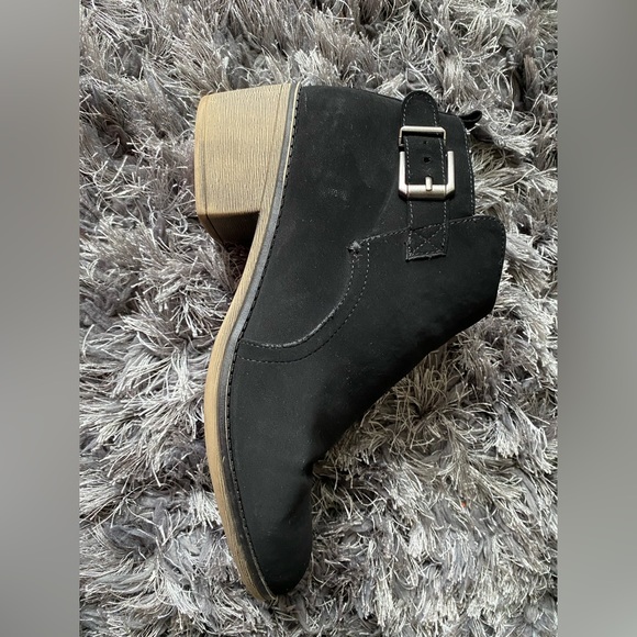 White Mountain faux suede booties - Picture 4 of 12